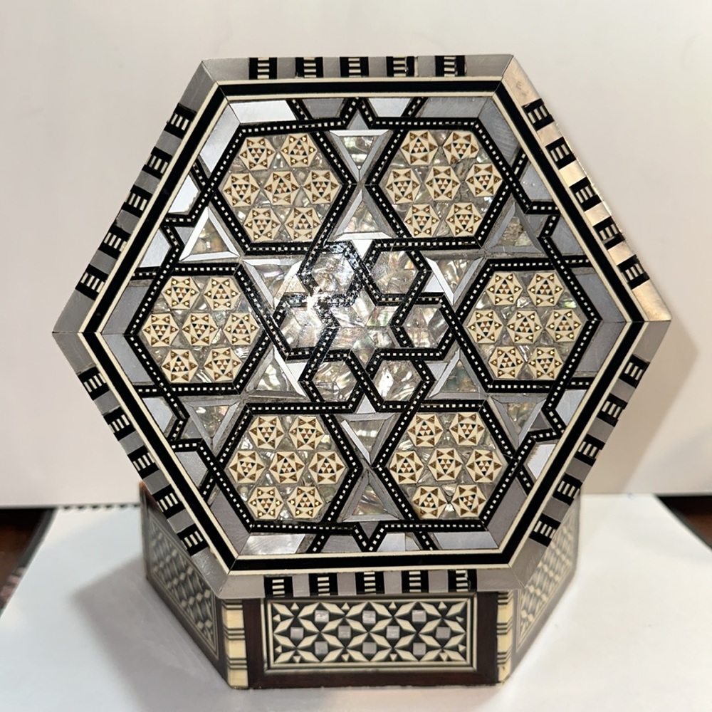 Vtg handmade jewellery box inlaid with mother of pearl and other exotic wood
